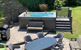 Polean Farm Old Farmhouse - With Large Jacuzzi, Games Room, Near The Sea And With Free Access To A Nearby Pool